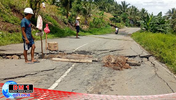 Hati-hati! Jalan Trans Sulawesi di Desa Sogu Rusak Parah, Pemkab Diminta Turun Tangan